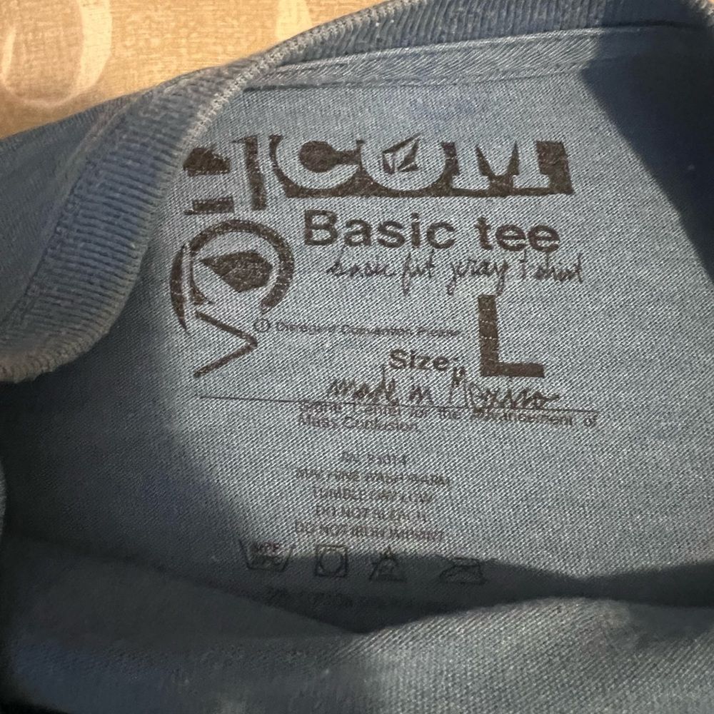 Volcom Shirt - Picture 4 of 7